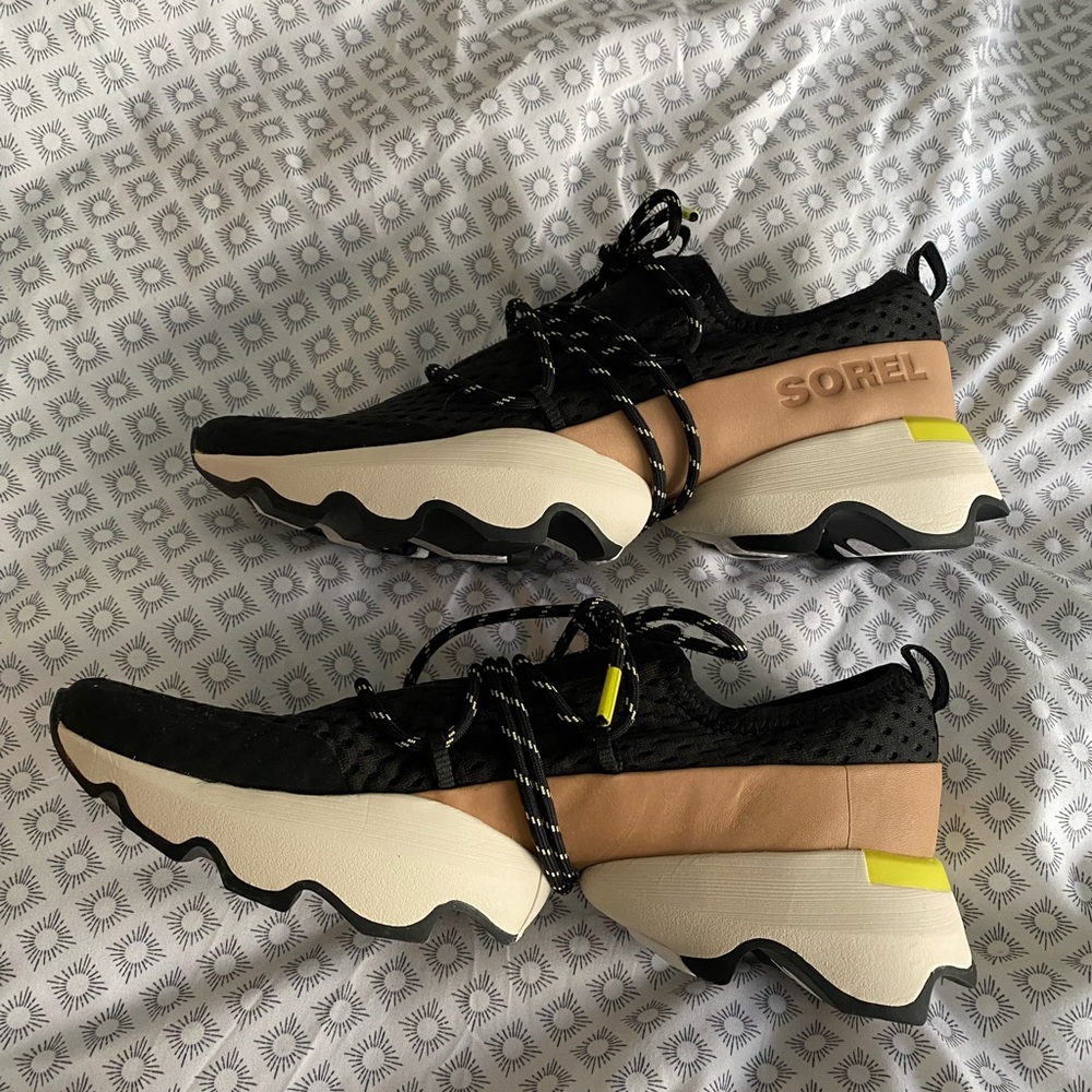 Like new Sorel women’s shoes. Worn once maybe.